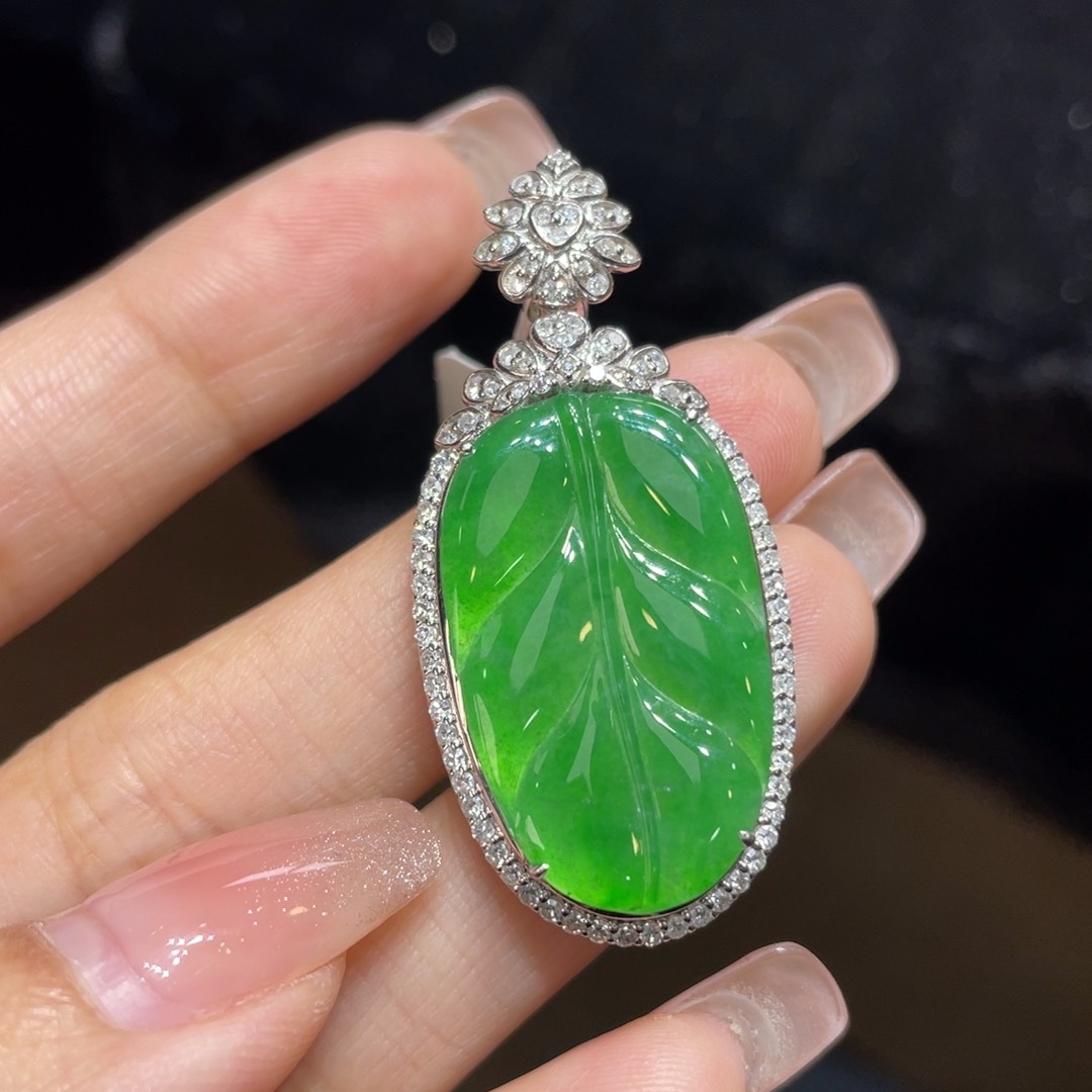 翡翠颈饰18K金镶嵌天然缅甸翡翠