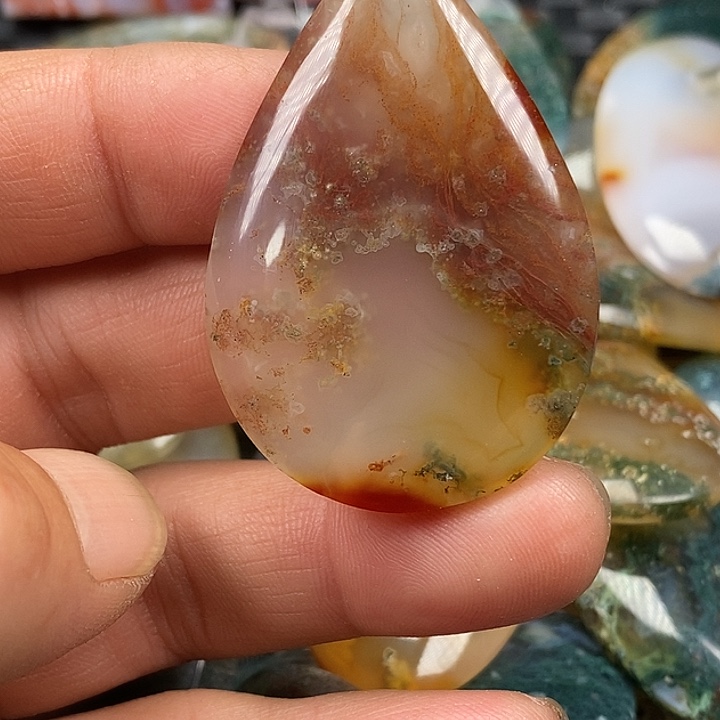 上***定玛瑙/玉髓未镶嵌颈饰