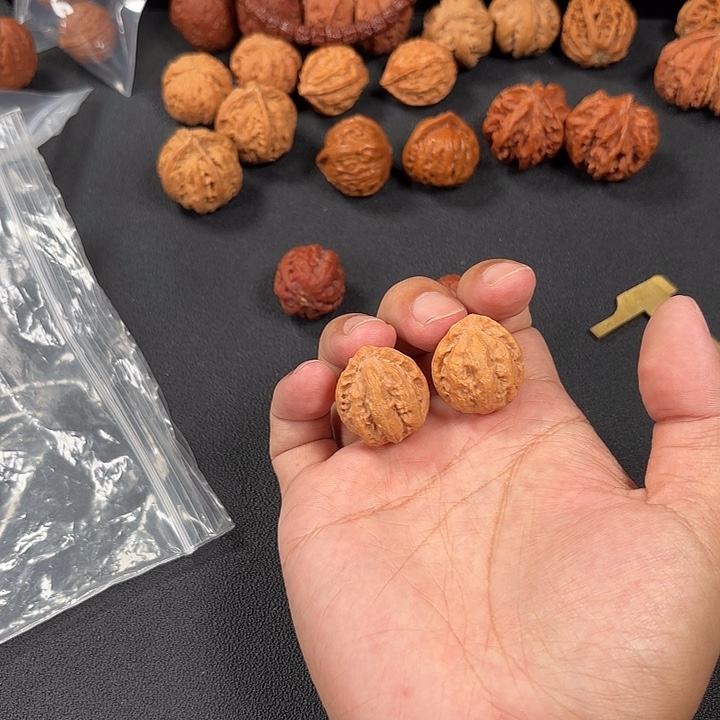 吊坠文玩核桃野生小三角白