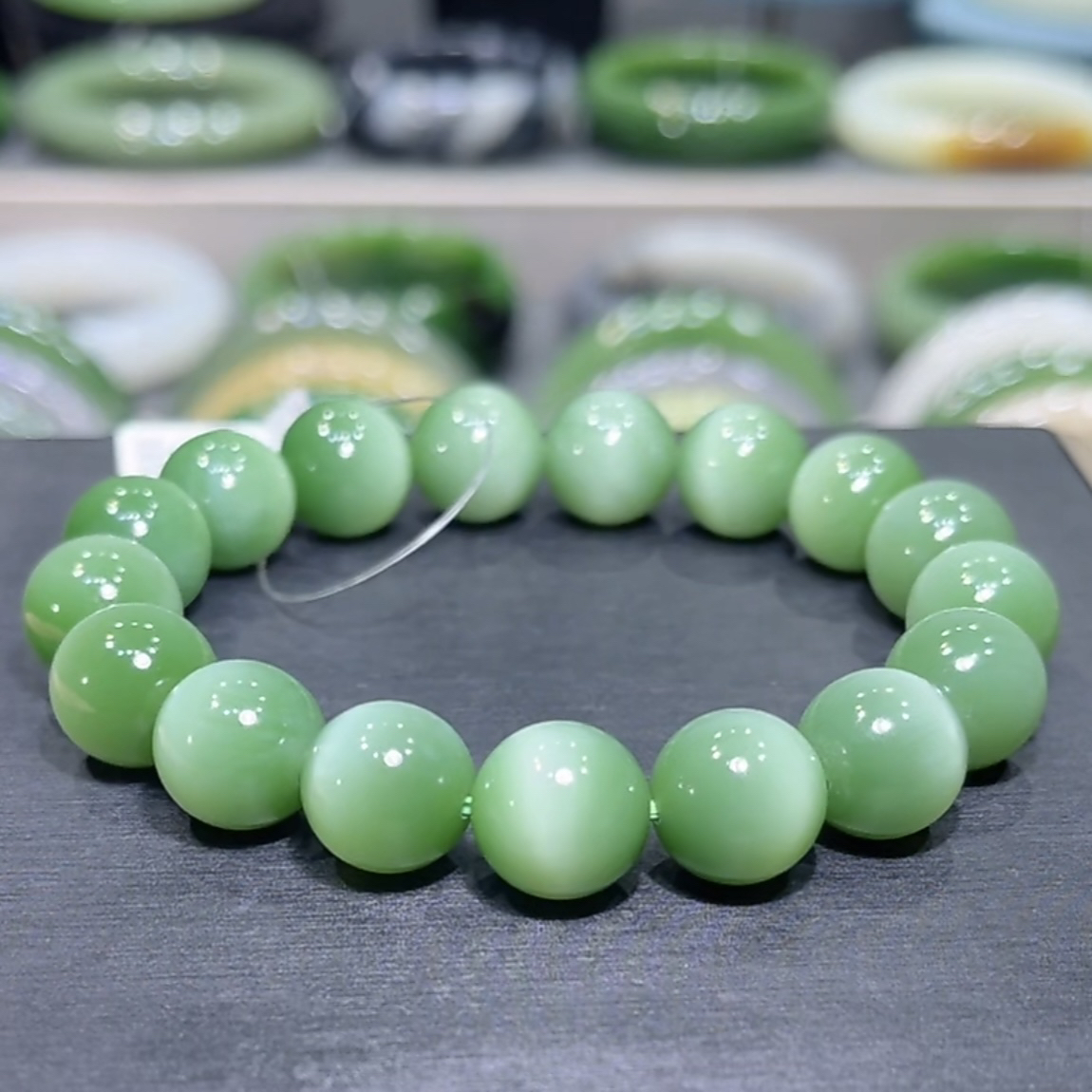 和田玉俄料碧玉一线天绿猫眼手串12mm