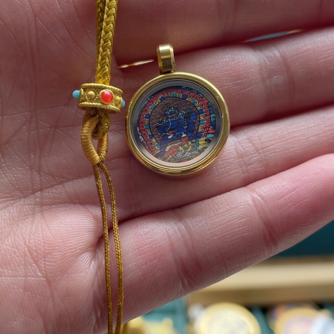 吊坠唐卡等多种形式的艺术形式和