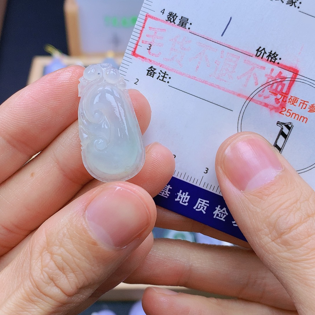 翡翠未镶嵌颈饰翡翠