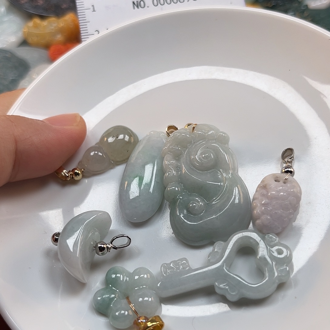 翡翠未镶嵌颈饰哈哈哈