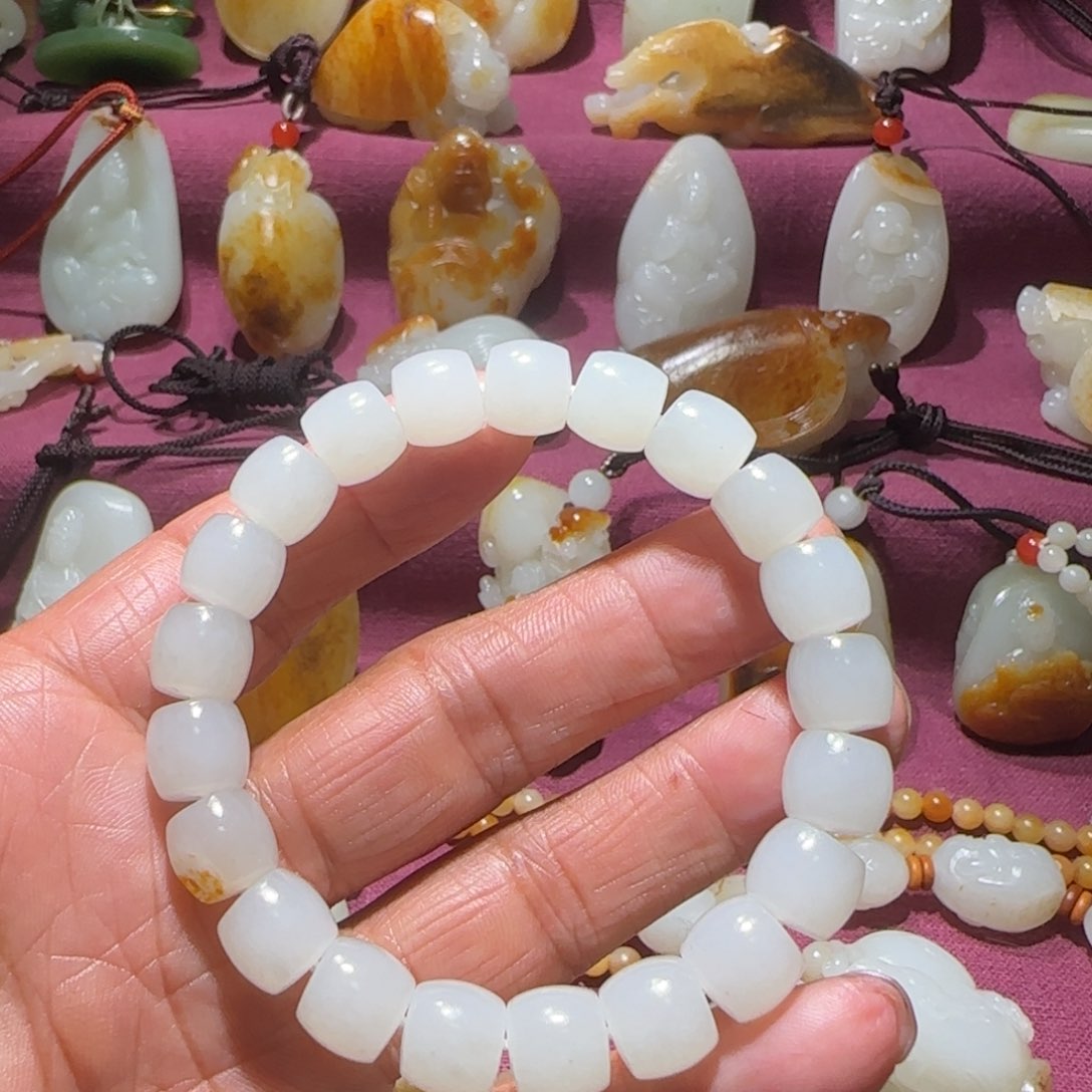 和田玉颈饰未镶嵌国****圈