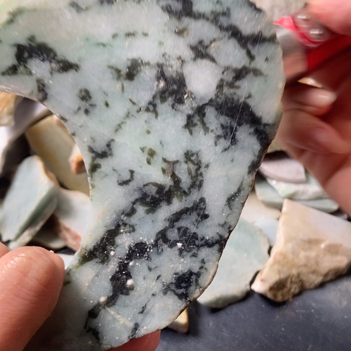 翡翠颈饰未镶嵌天然翡翠