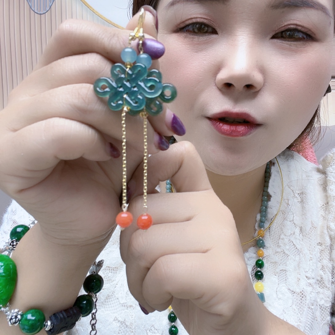 翡翠未镶嵌颈饰耳坠