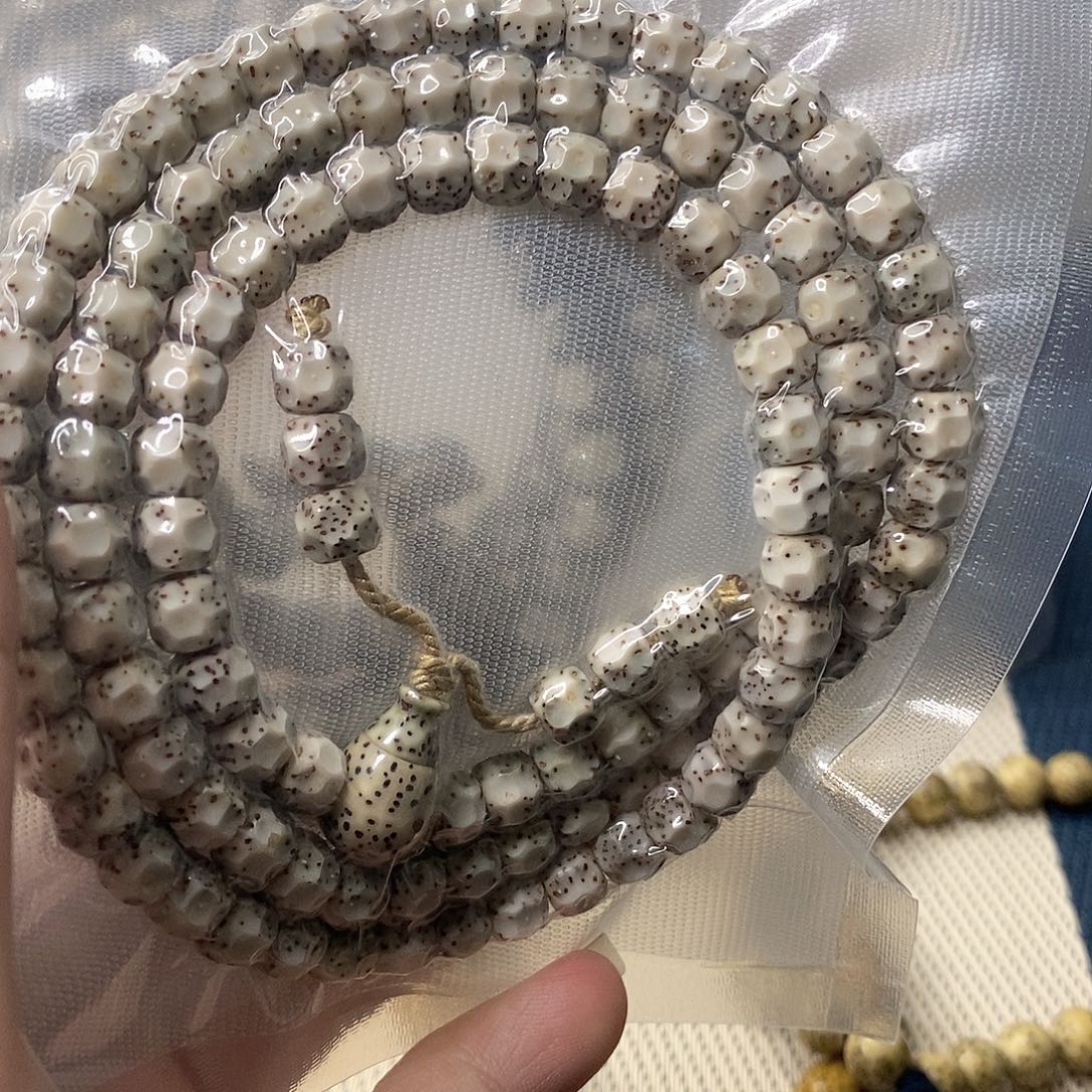 吊坠星月菩提石玉无相长串76