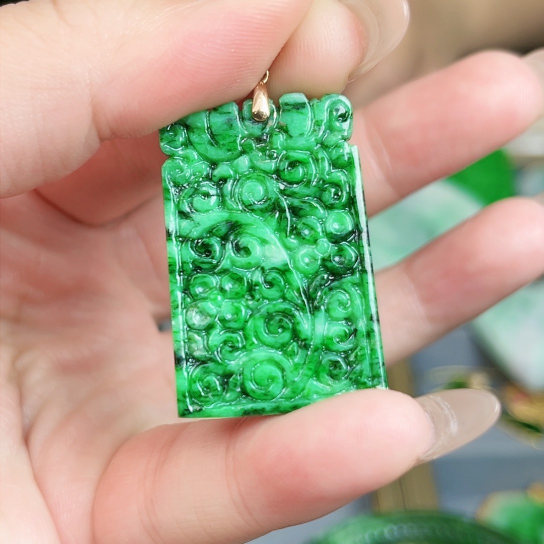 翡翠颈饰18K金镶嵌吊坠