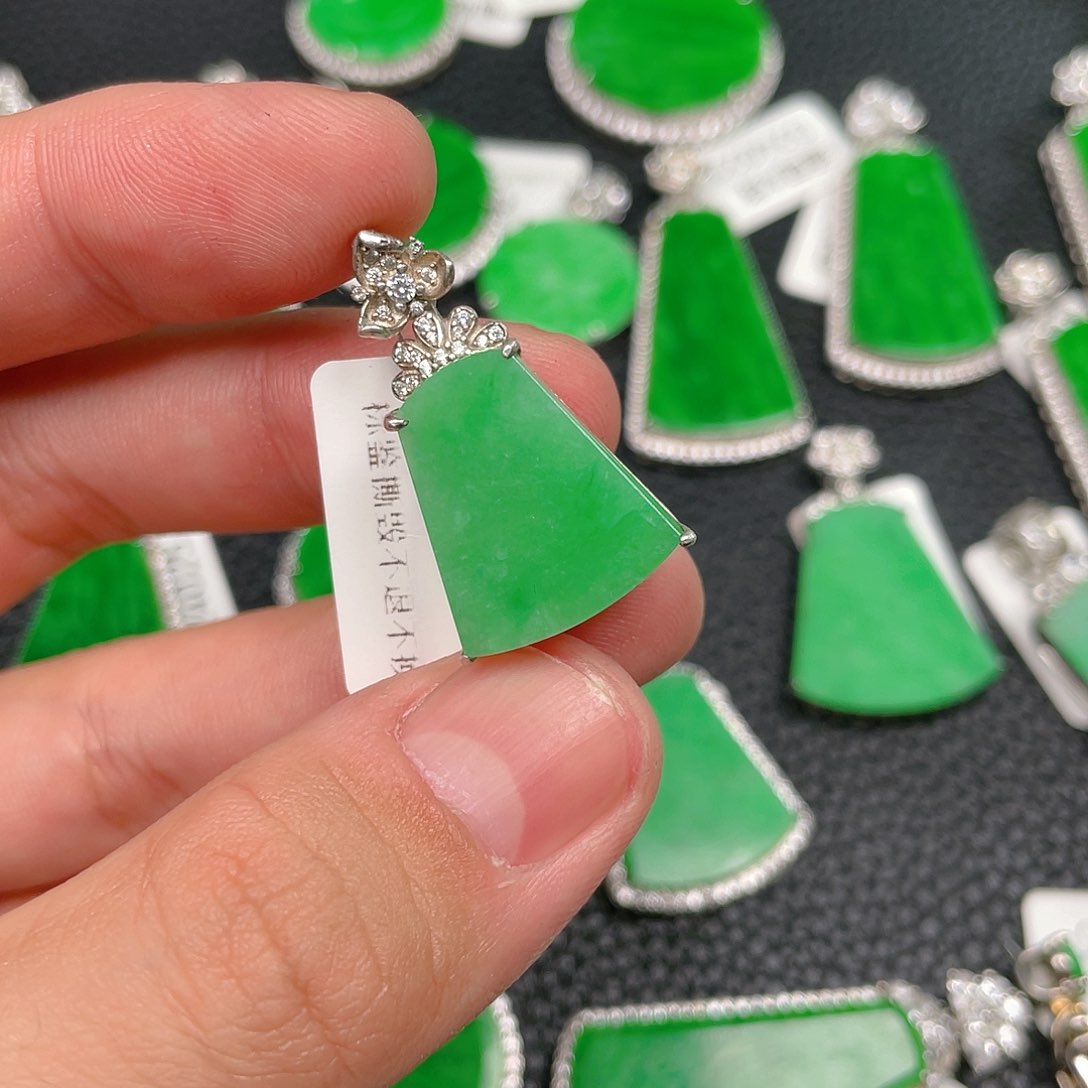 【闪购商品】翡翠吊坠(不含链)银S925镶嵌