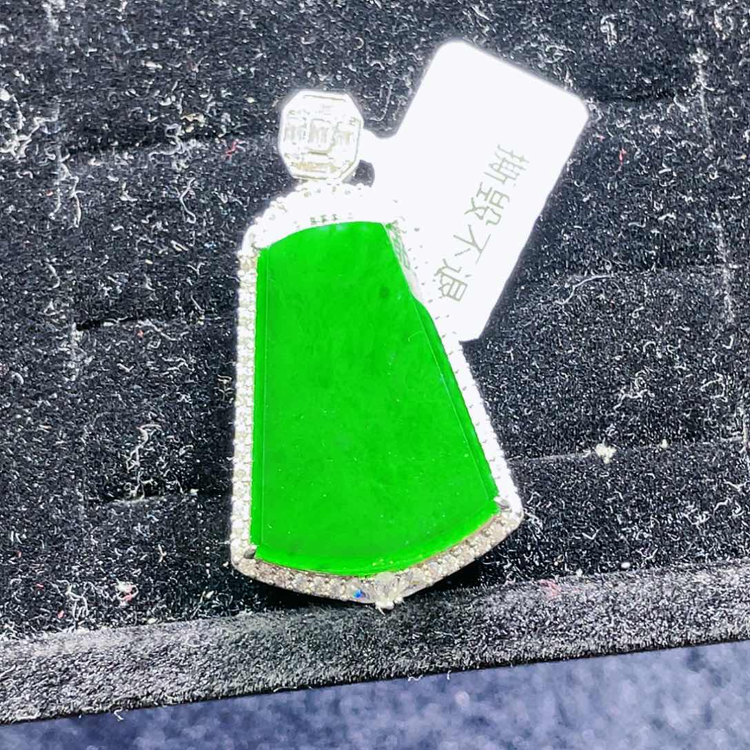 翡翠颈饰未镶嵌33，