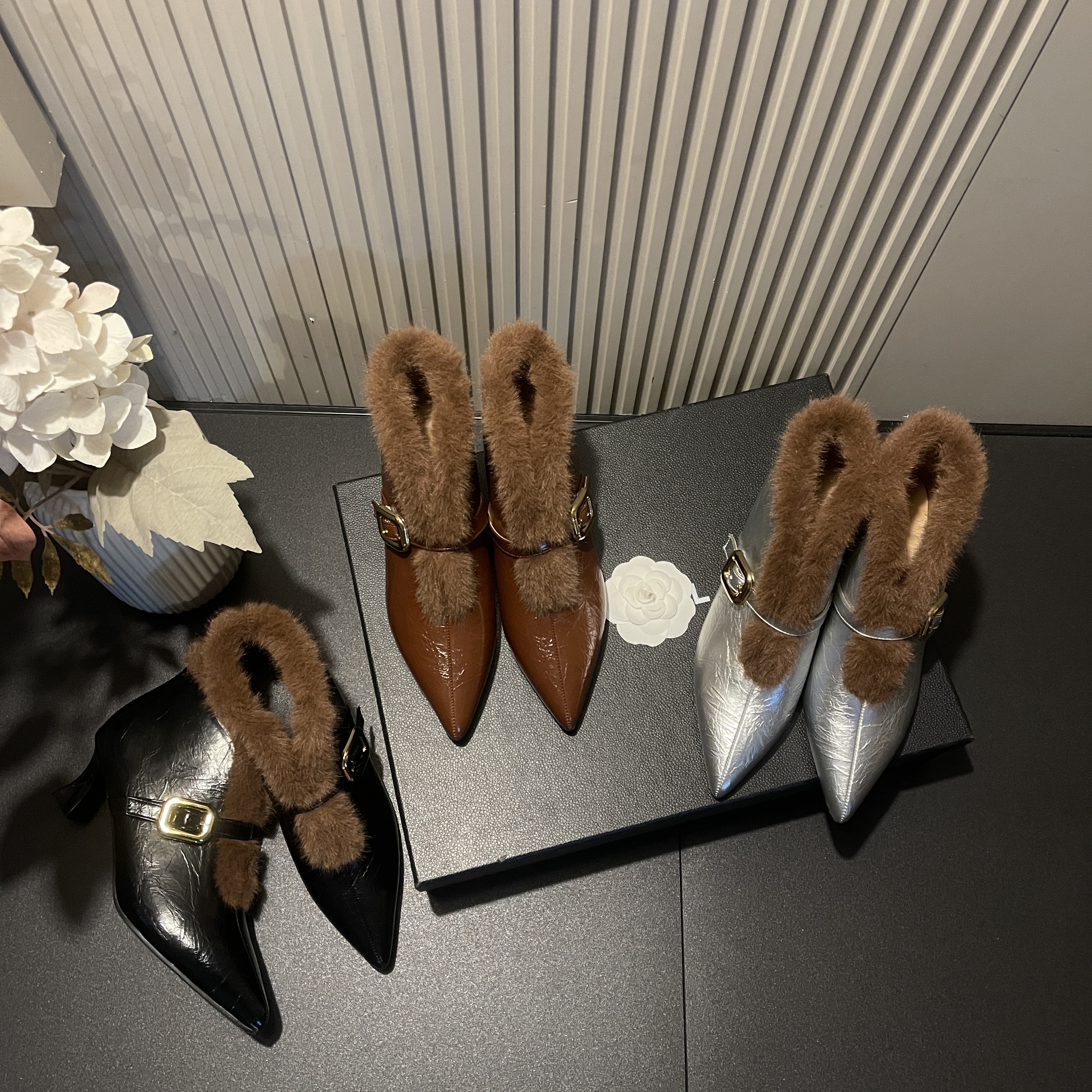 【现现】秋冬季新款气质兔毛舒适百搭法式尖头加绒时尚深口女高跟鞋