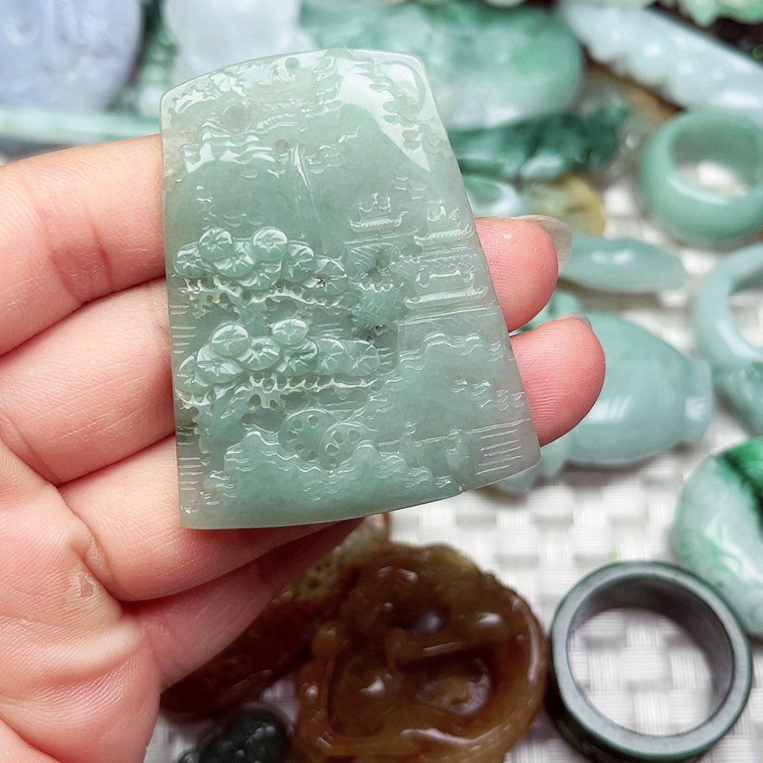 翡翠挂件未镶嵌翡翠