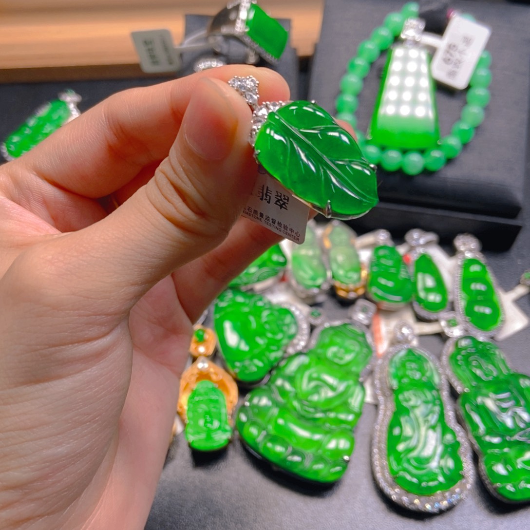 翡翠未镶嵌吊坠(不含链)