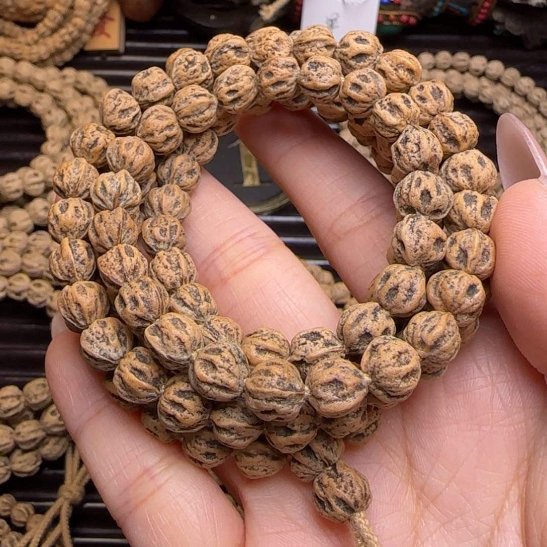 柏香籽/百香籽吊坠M****V