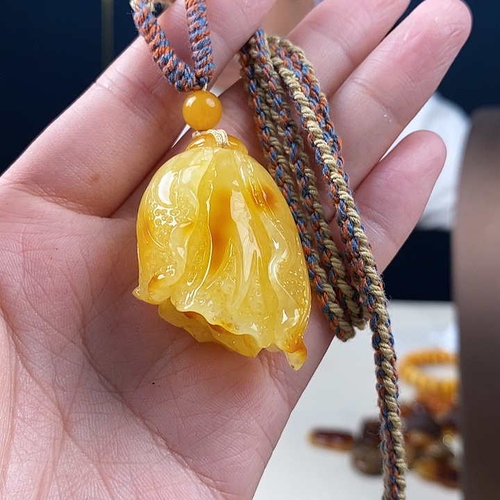 蜜蜡未镶嵌珠宝奇石