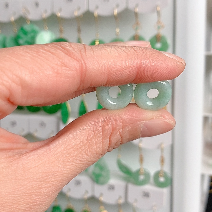 翡翠耳饰未镶嵌攒***良翡翠