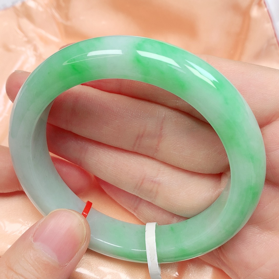 翡翠手镯未镶嵌抖音584