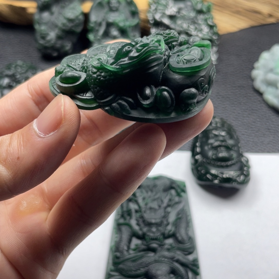 心***睛定制翡翠未镶嵌金蟾