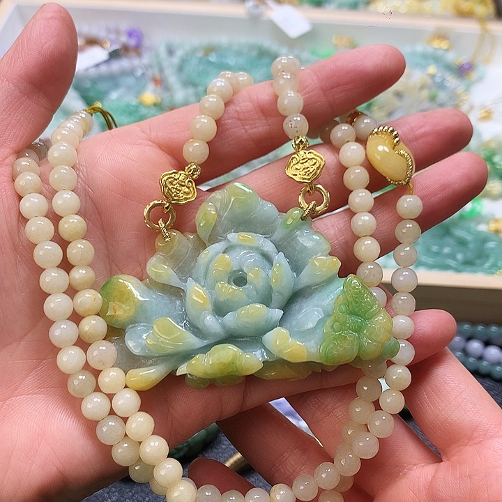 翡翠颈饰未镶嵌吊坠