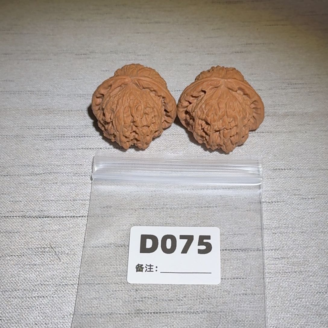 文玩核桃吊坠白狮子075