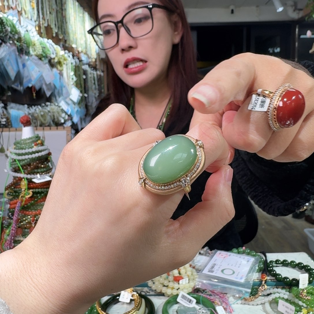 和田玉18K金镶嵌颈饰