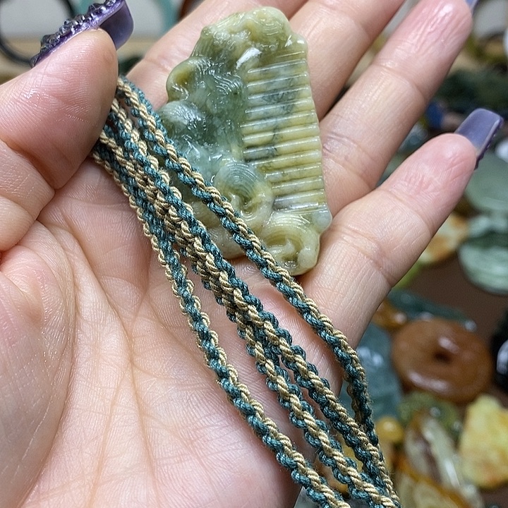 蛇纹石玉吊坠未镶嵌