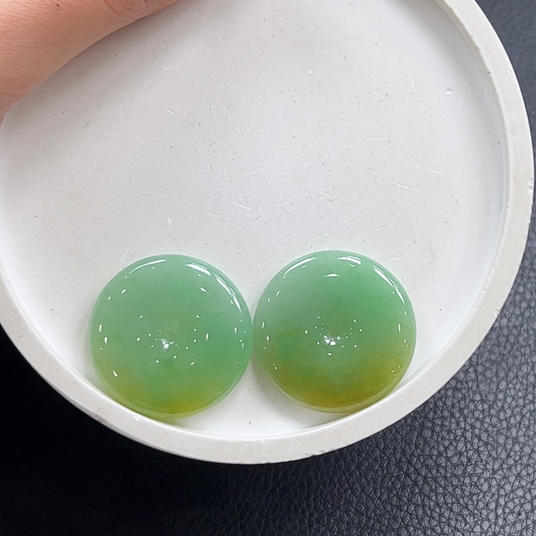 翡翠颈饰未镶嵌平安扣