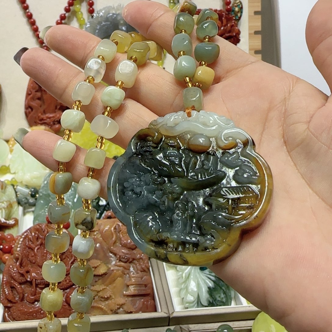 未镶嵌蛇纹石玉吊坠