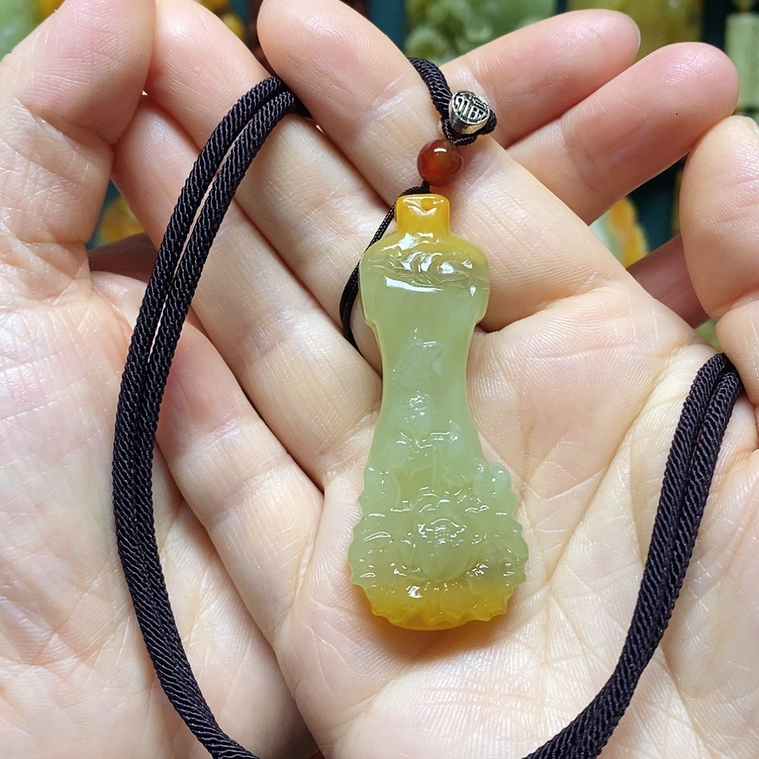 岫玉未镶嵌吊坠(赠链)