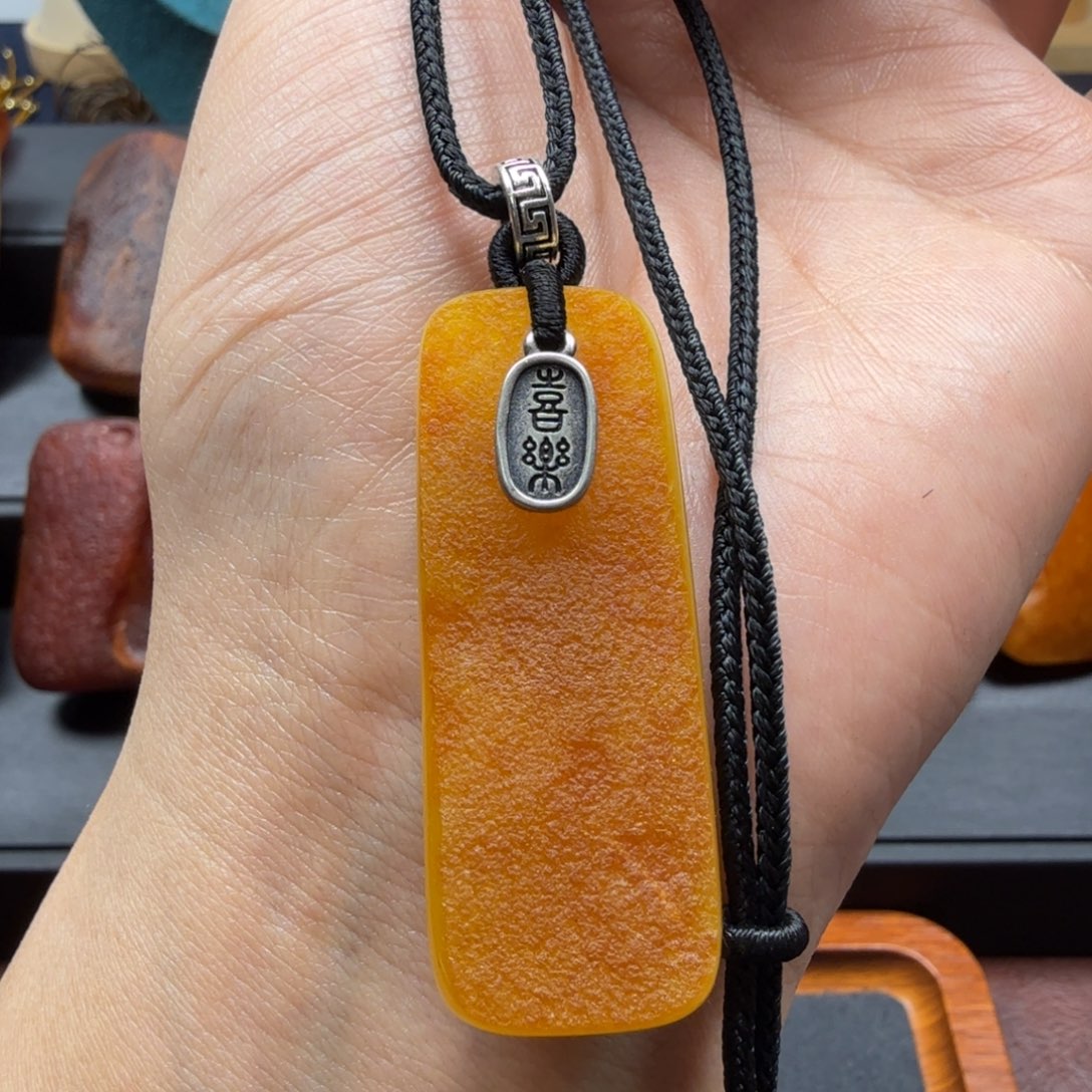 琥珀吊坠(赠链)未镶嵌