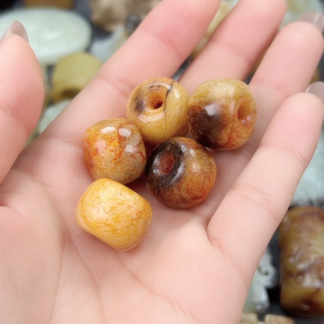 和田玉颈饰未镶嵌绿**山