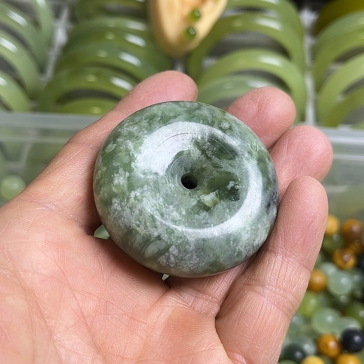 合金蛇纹石玉颈饰