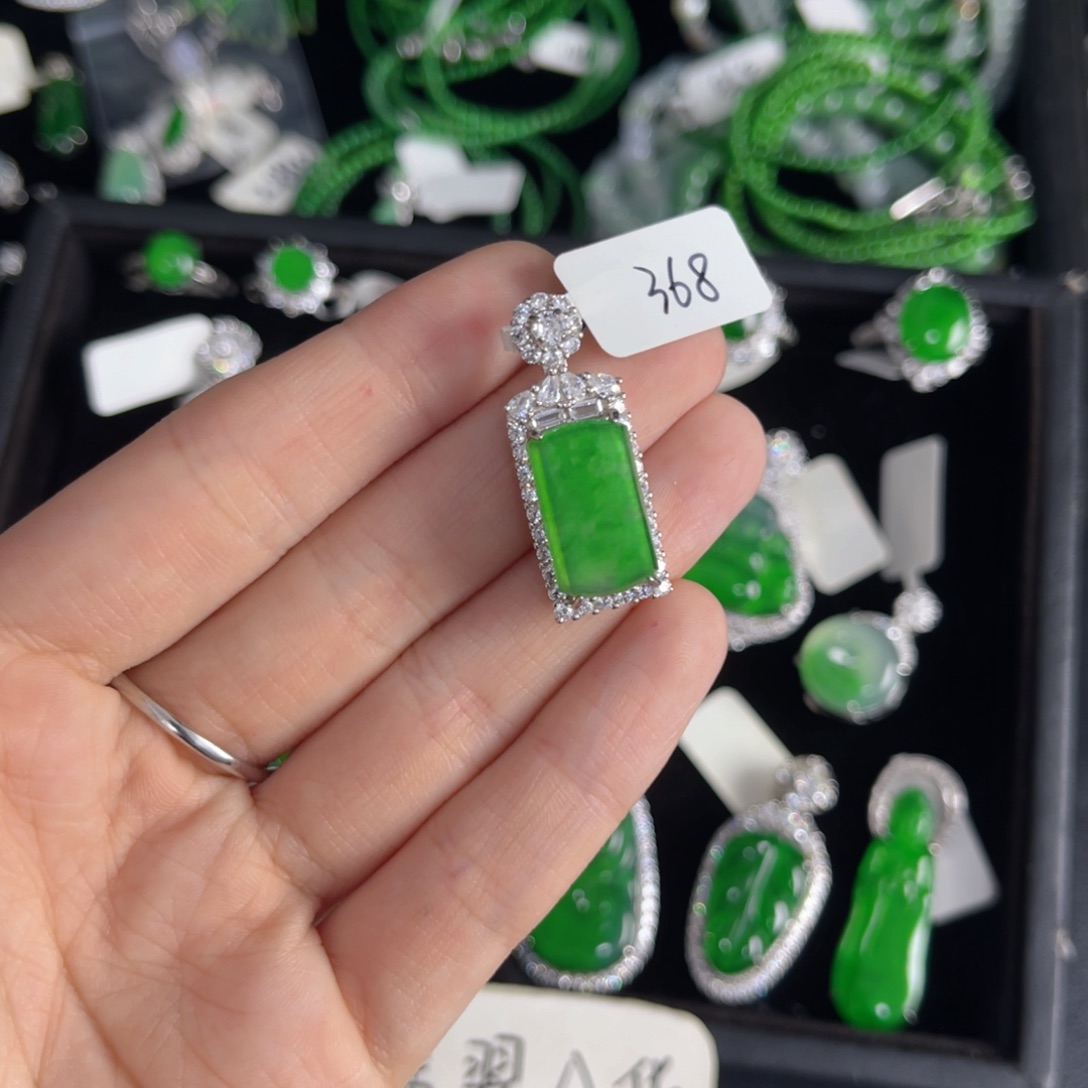 乐***酱翡翠银S925镶嵌戒指无事牌吊坠