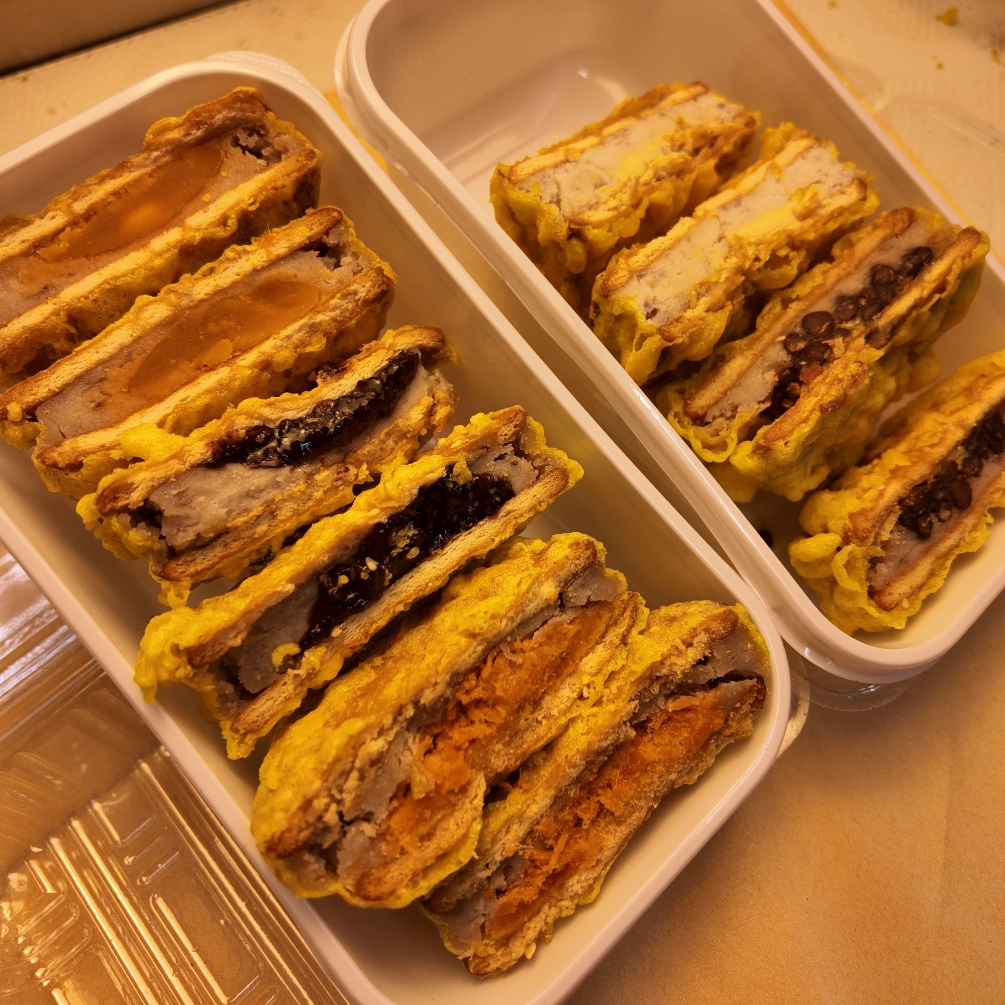 鸭蛋紫米芝士红豆肉松夹心芋泥饼网红零食5个口味一盒月饼