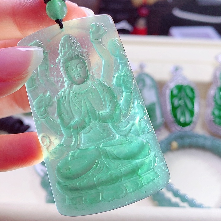 翡翠颈饰未镶嵌天然