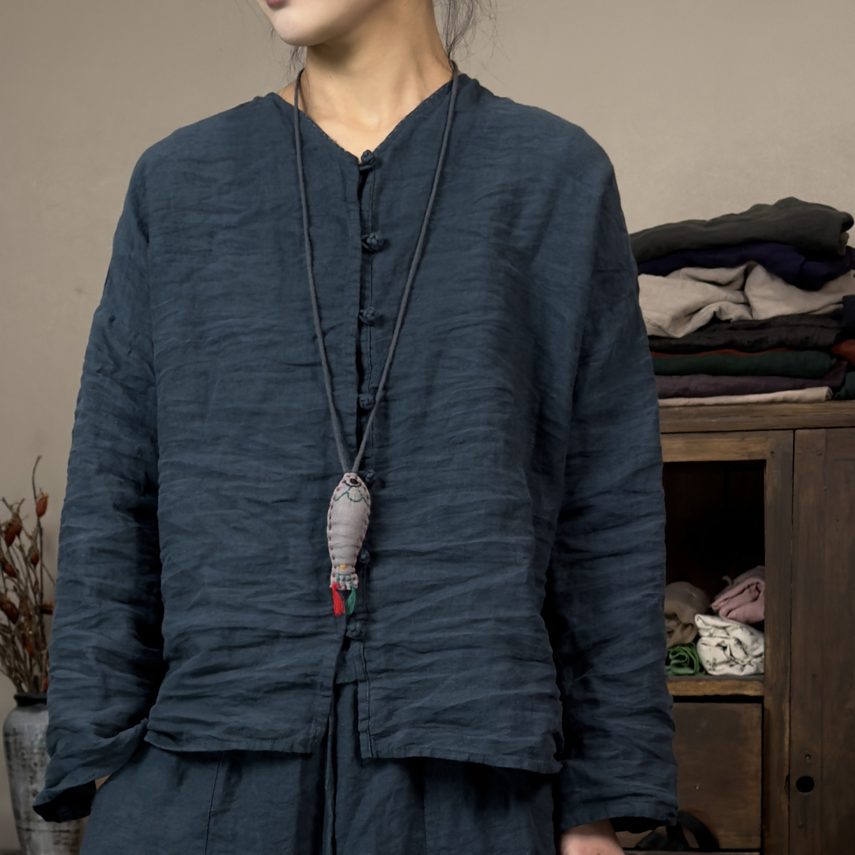 纯衣不染/原创设计「又伶」通勤百搭砂洗亚麻盘扣V领开衫