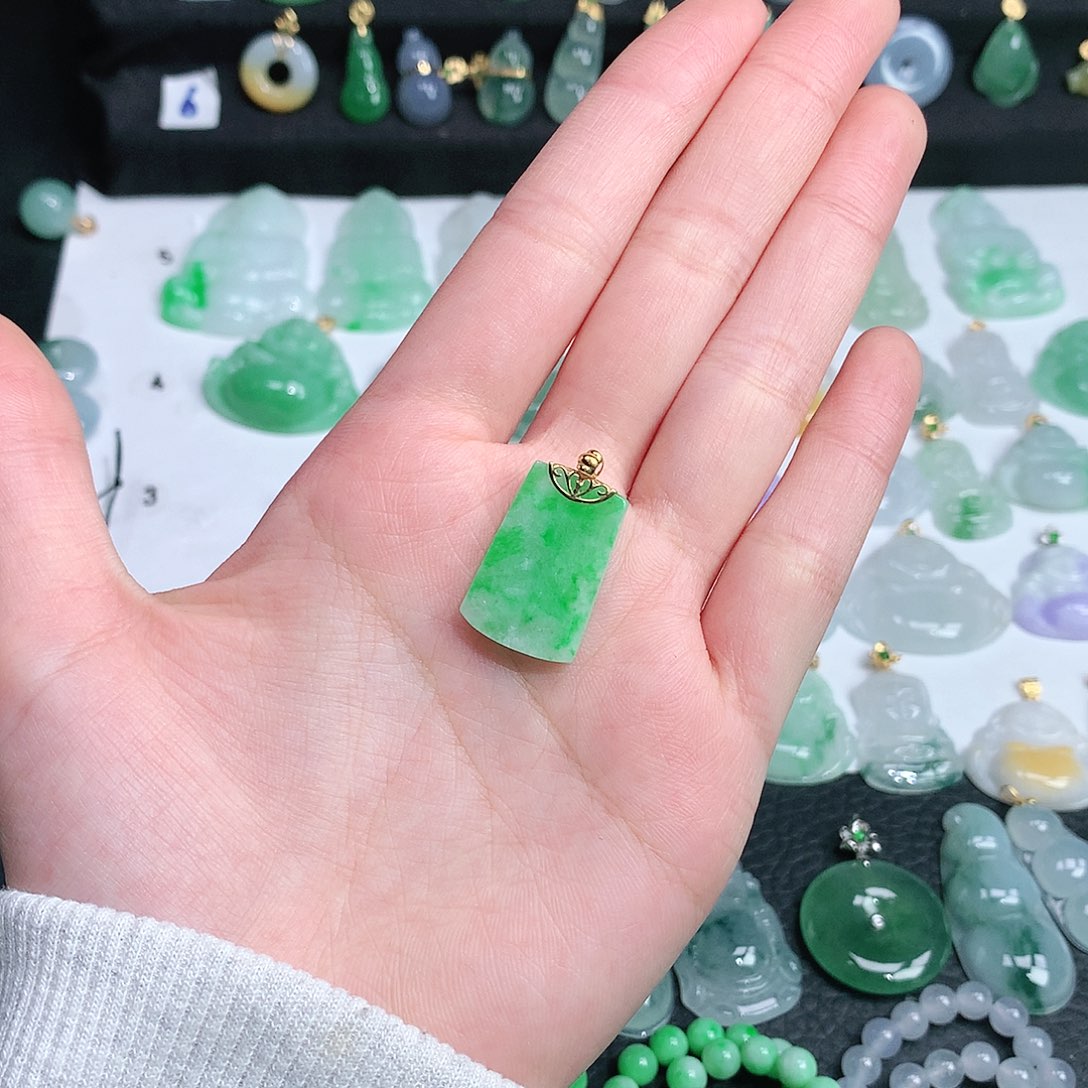 翡翠吊坠(不含链)未镶嵌翡翠