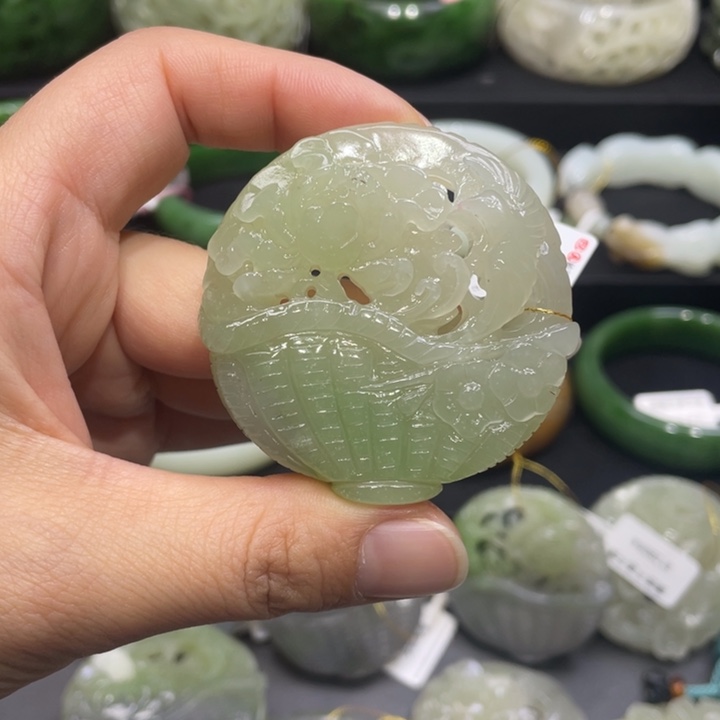 和田玉吊坠未镶嵌金*