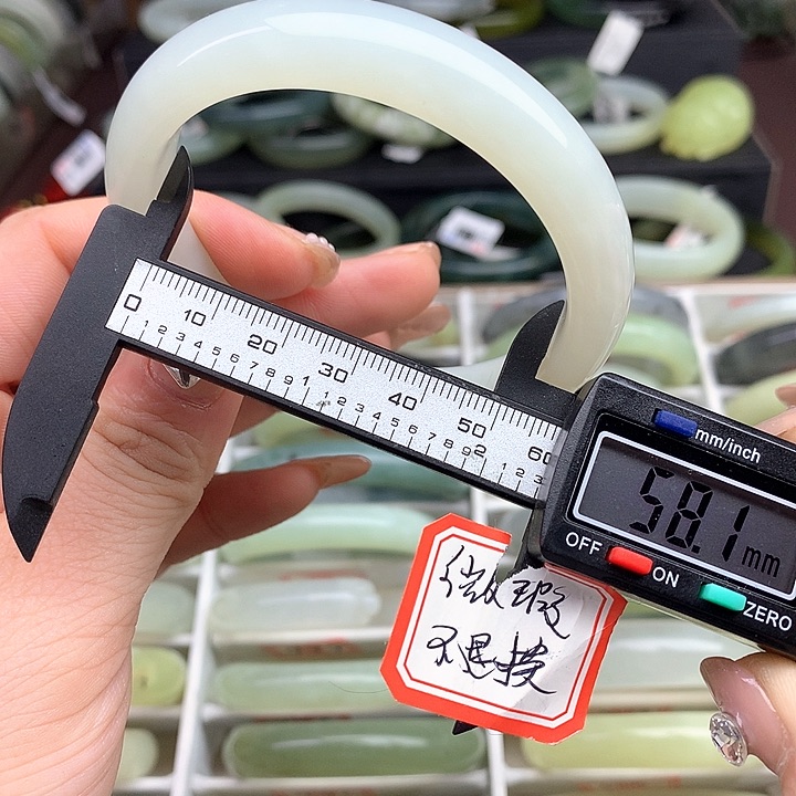 蛇纹石玉手镯未镶嵌507