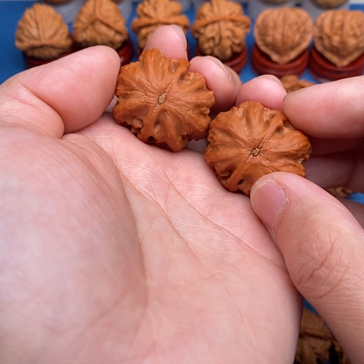 鲜***冷把件文玩核桃精品小手捻