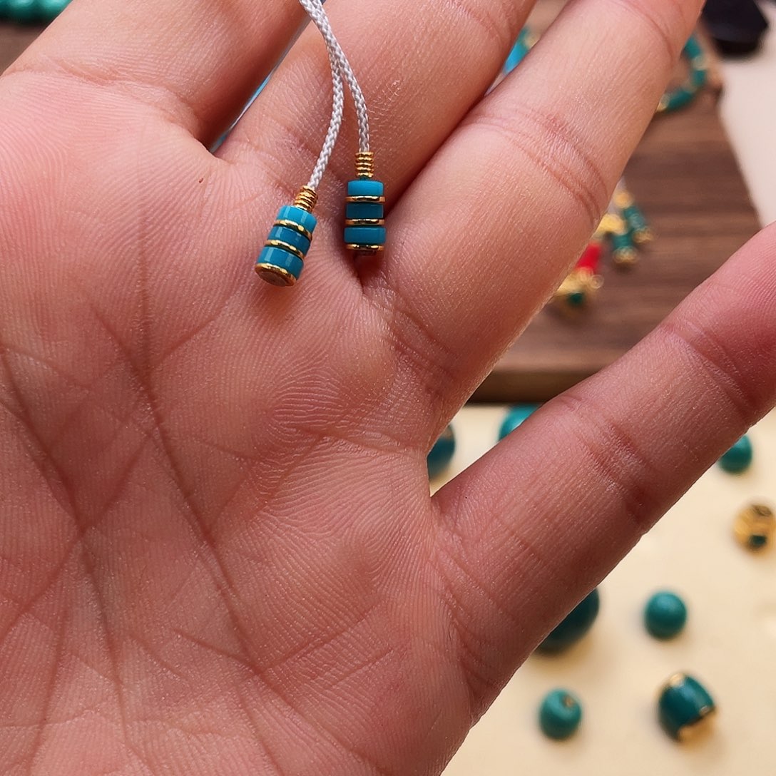 绿松石颈饰未镶嵌