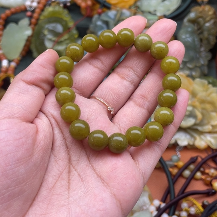 蛇纹石玉吊坠合金