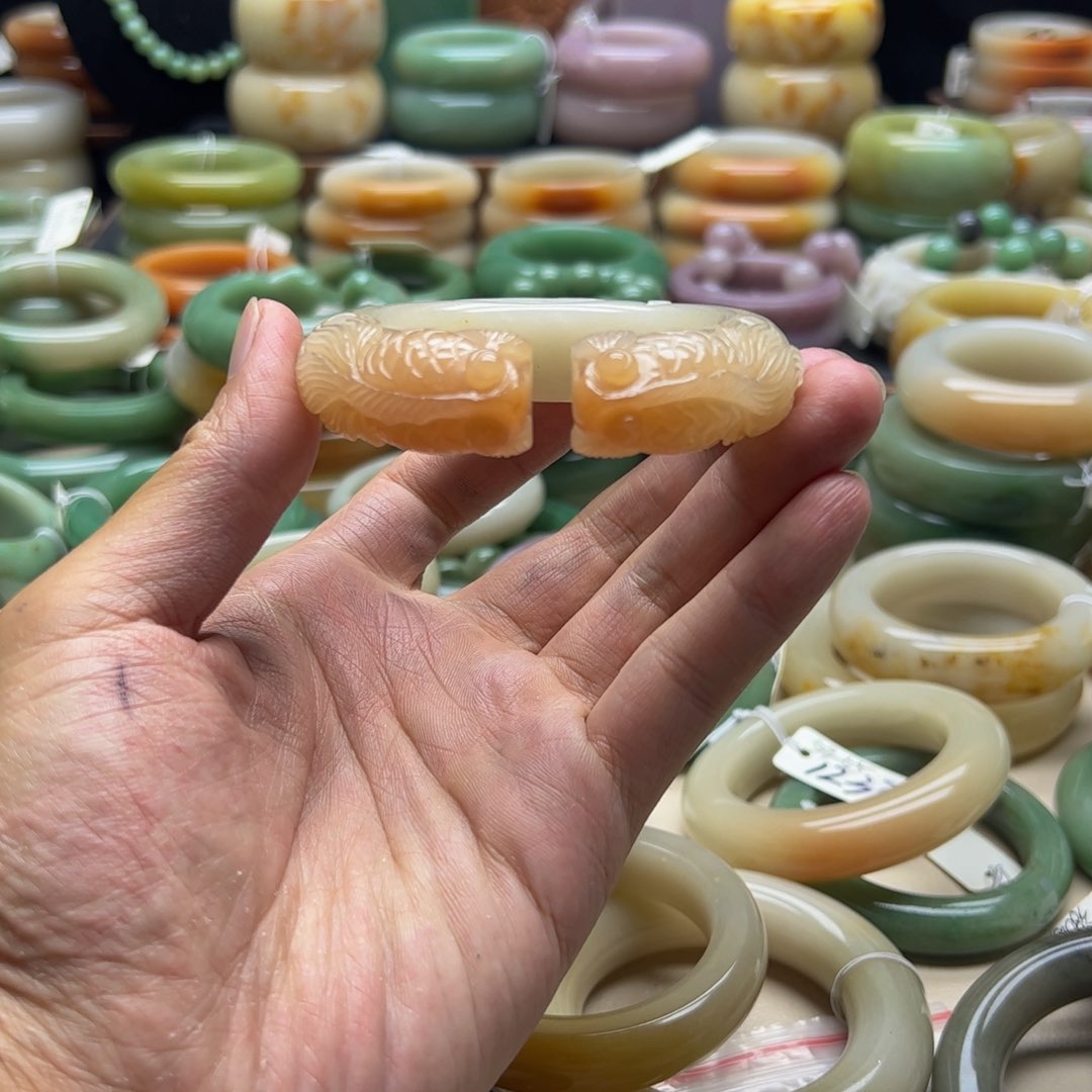 石英岩玉手镯未镶嵌