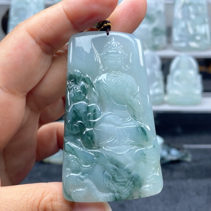 翡翠未镶嵌颈饰普贤菩萨