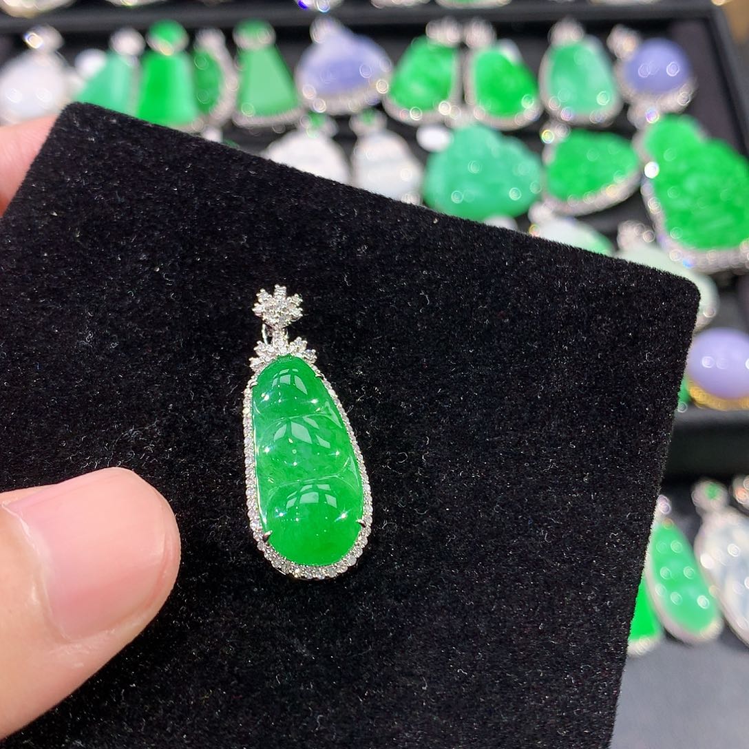 翡翠18K金镶嵌颈饰