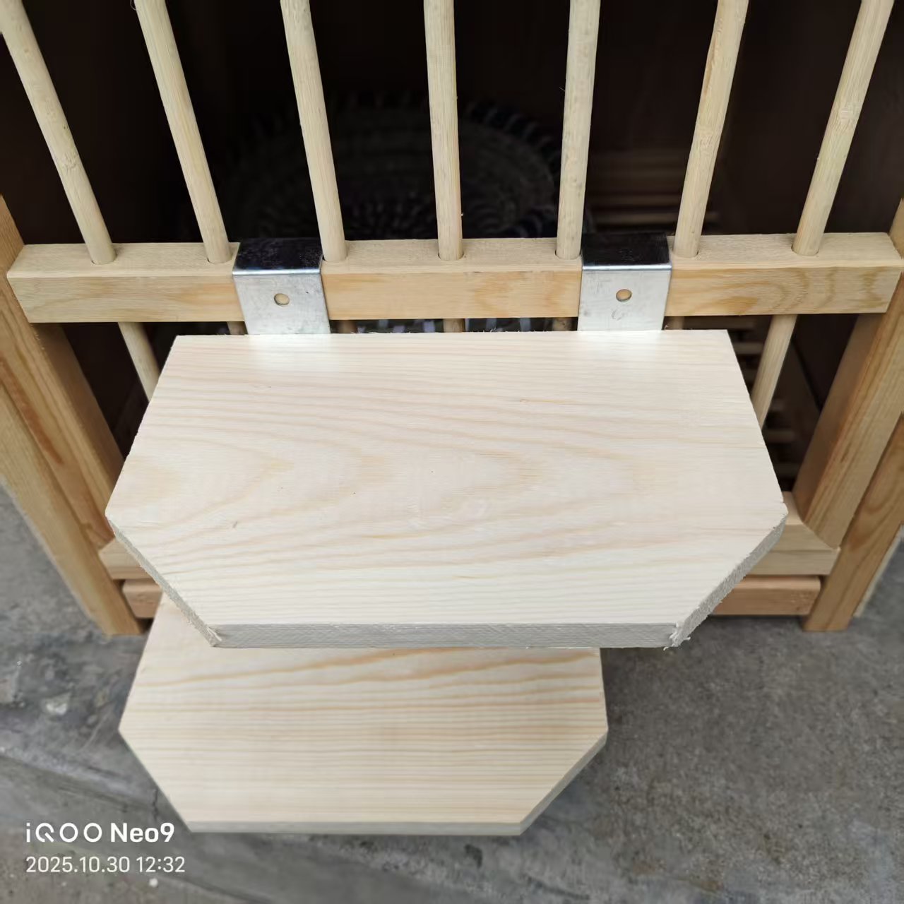 鸽孑巢箱上挂的松木竹木挂钩站架