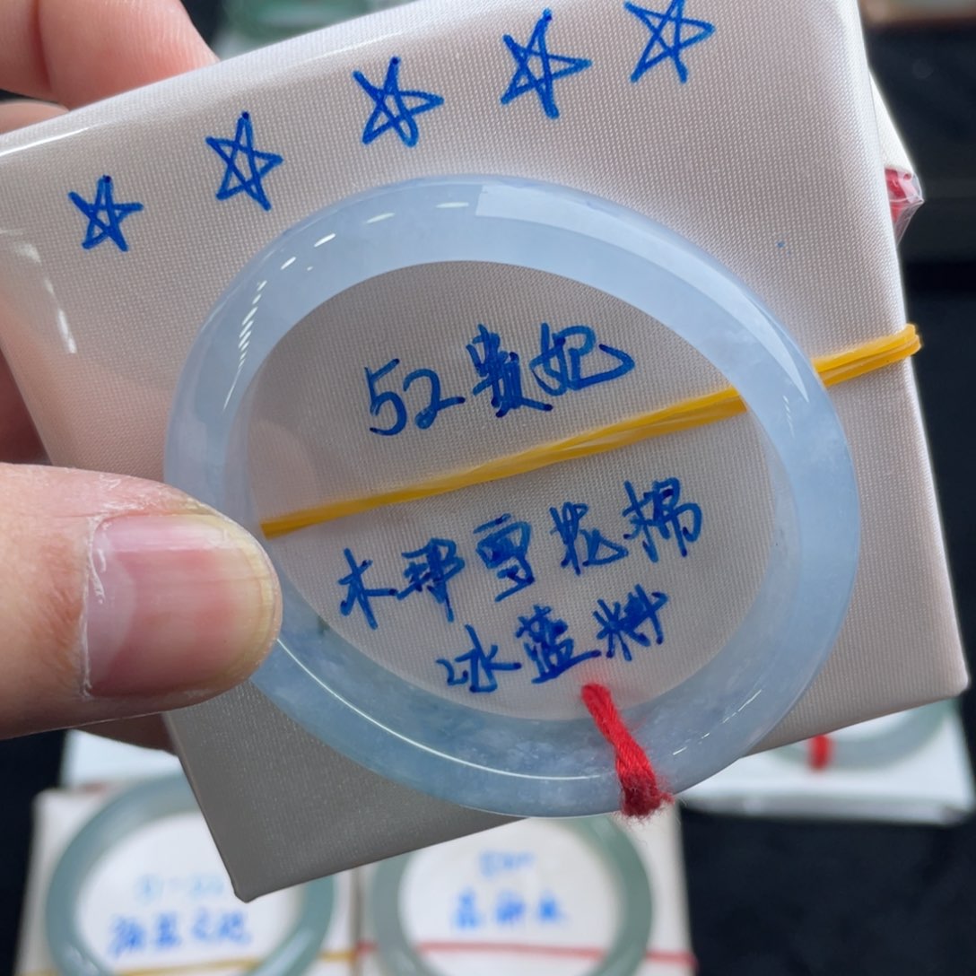 翡翠手镯未镶嵌翡翠手镯