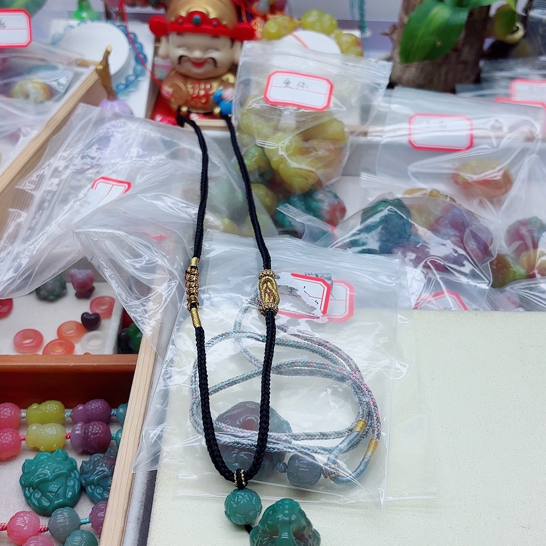 莫***人玛瑙/玉髓未镶嵌手链盐源32