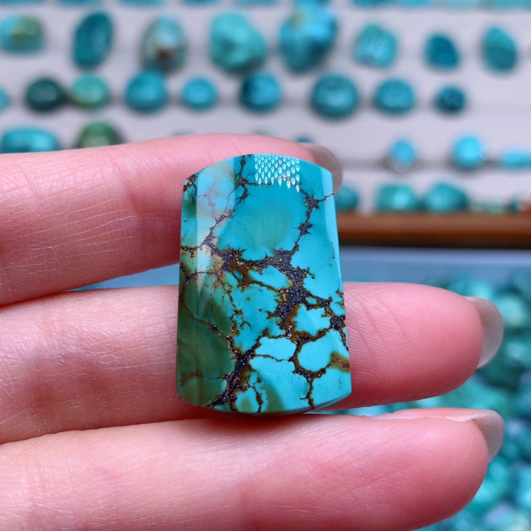 绿松石颈饰未镶嵌