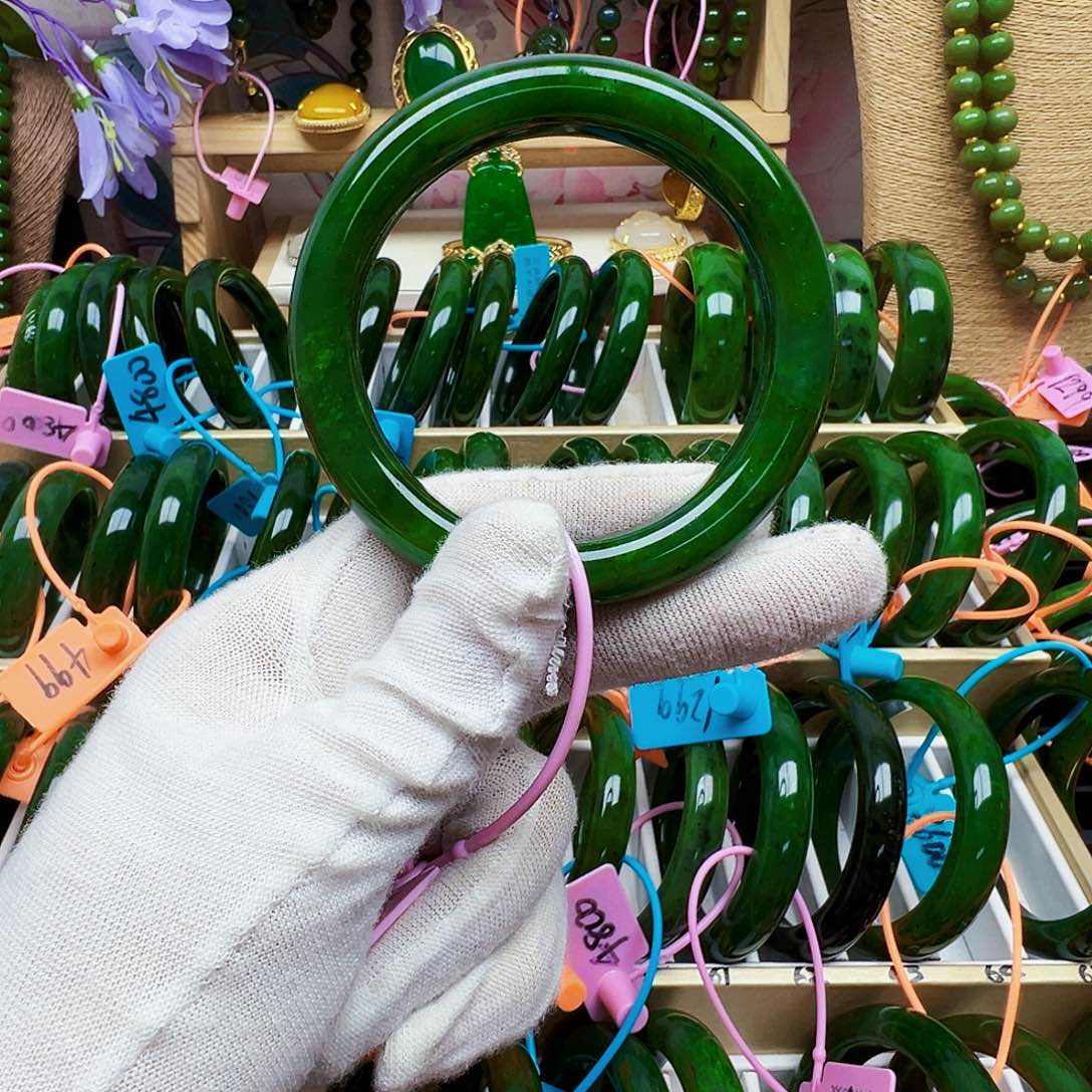 和田玉未镶嵌手镯